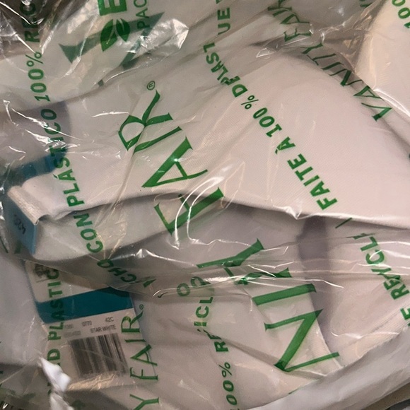 New VANITY FAIR
Full Figure Beauty Back Smoother Wireless Bra 71380 - Picture 4 of 4